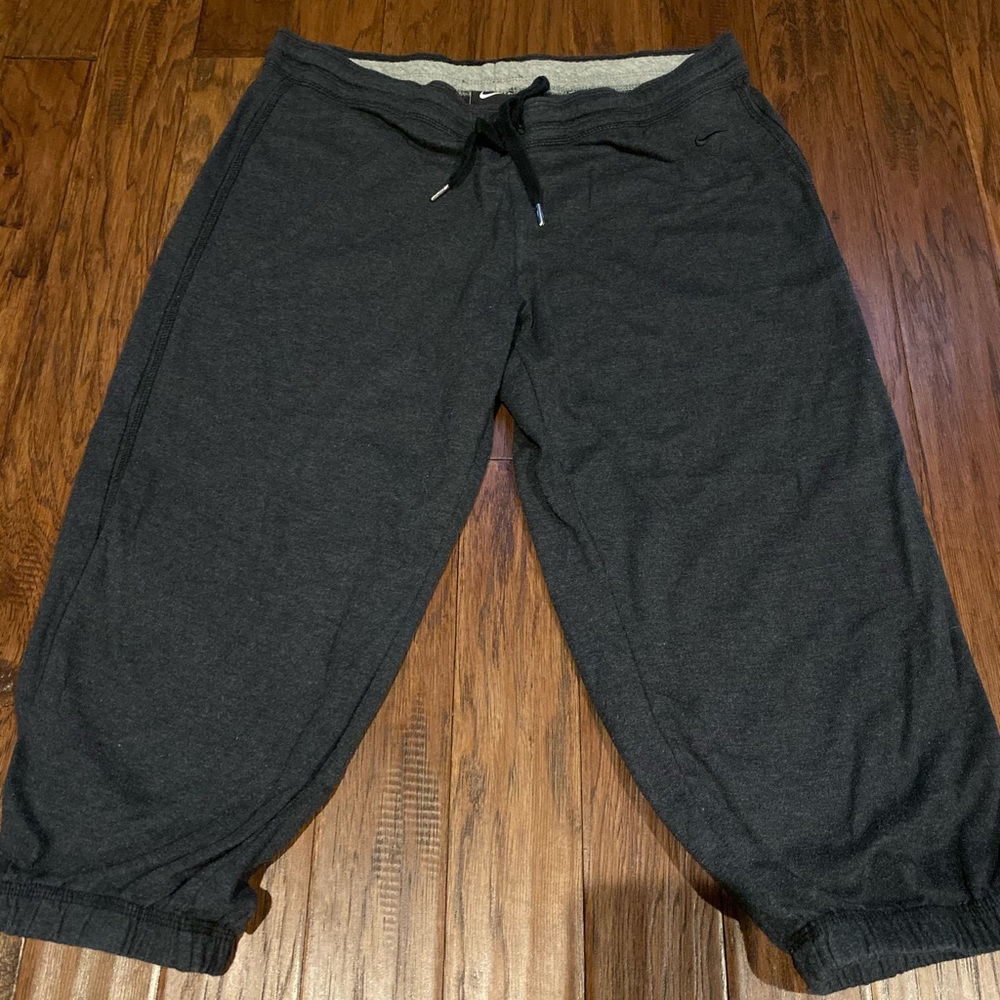 Nike Cropped Sweatpants